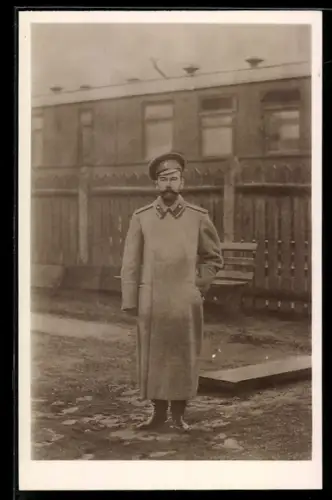 AK Zar Nikolaus II. von Russland vor Baracken vor Baracken