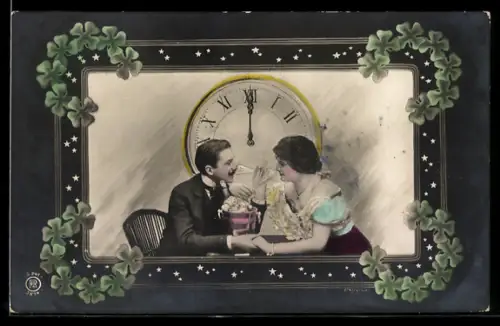 AK Junges Liebespaar begrüssen das neue Jahr