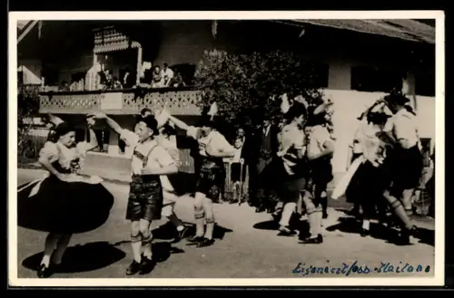 Foto-AK Eisenärzt /Obb., Dorfbewohner beim Volkstanz