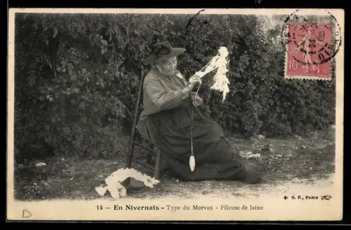 AK Burgund / Bourgogne, Fileuse de laine, Spinnerin bei der Arbeit