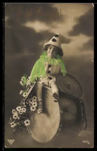 AK Kleiner Harlekin sitzt auf einer Trommel, Prosit Neujahr!