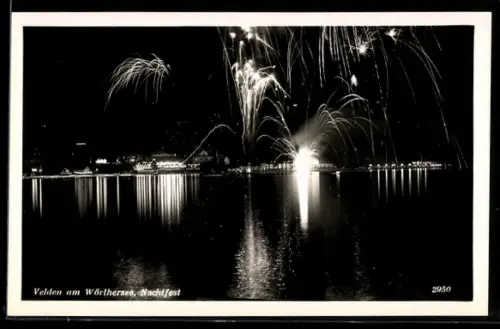 AK Velden am Wörthersee, Nachtfest, See mit Ortspanorama, Feuerwerk