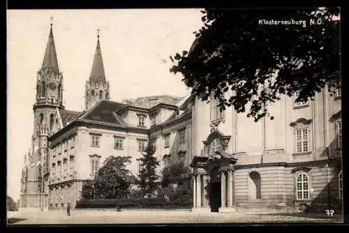 AK Klosterneuburg /N.Ö., Stiftskirche und Klostergebäude