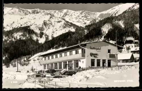AK Seewiesen /Stmk., Seeberghof, Hotel vor verschneitem Bergpanorama