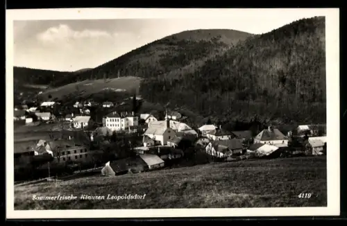 AK Klausen Leopoldsdorf, Ortsansicht mit Bergpanorama
