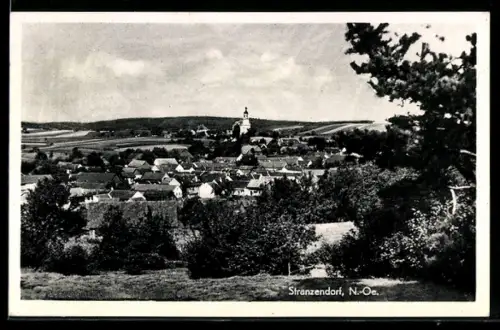 AK Stranzendorf /N.-Oe., Teilansicht mit Kirche