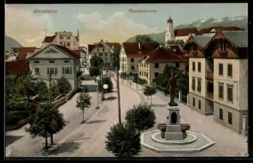 AK Bludenz, Hauptstrasse mit Denkmal