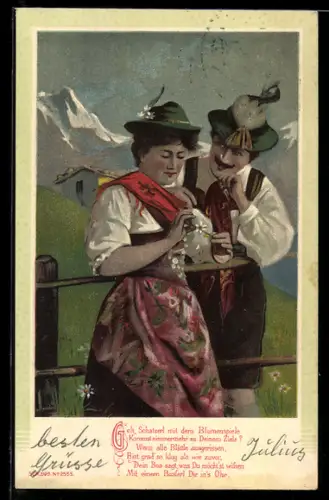 Präge-AK Liebespaar mit Gebirgspanorama im Hintergrund und in Tracht