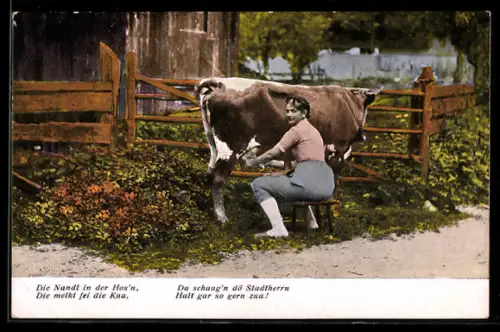 AK Junge Frau melkt eine Kuh, Erotik