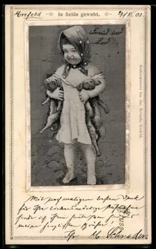 Seiden-AK Kind mit zwei Spielzeug-Hunden