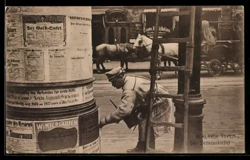 AK Berlin, Berliner Typern, Der Zettelankleber