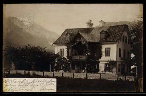AK Grünau /Almtal, Rinnbach, Villa in der Aussenansicht mit Bergpanorama