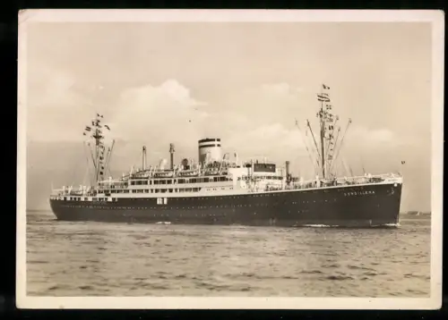 AK Passagierschiff M.S. Cordillera in Küstennähe