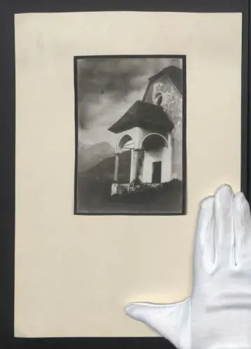 Fotografie Kapelle Aussenansicht, Stimmungsbild bei aufkommendem Sturm, Grossformat 25 x 36cm