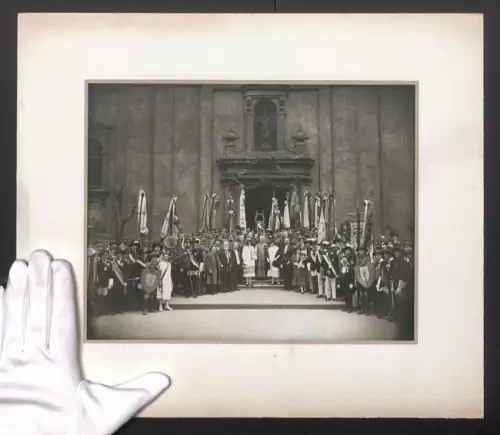 Fotografie Ansicht Wien, Fahnenweihe mit Stifterin Irma Blaimschein, Grossformat 42 x 36cm