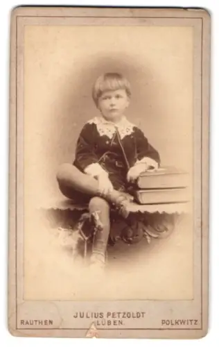 Fotografie Julius Petzoldt, Lüben, im goldenen Anker, Portrait des Jungen Manfred Harrach