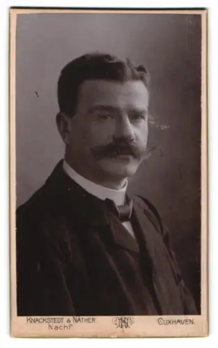 Fotografie Knackstedt & Näther, Cuxhaven, Würdevolles Herrenportrait, Cuxhaven 1904