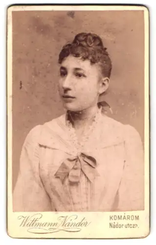 Fotografie Wittmann Nándor, Komárom, Nádor utcza, Porträt der jungen Frau Bianca von Pittoni