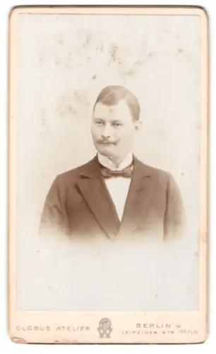 Fotografie Globus Atelier, Berlin, Leipziger Strasse 132/135, Portrait des Herrn Richard Vogdt, Berlin 1901