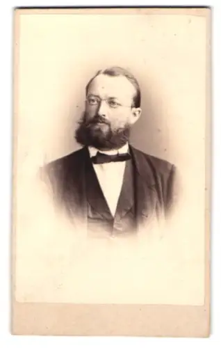 Fotografie Bühler & Raynal, Mannheim, Carl Lindemeyer mit Brille