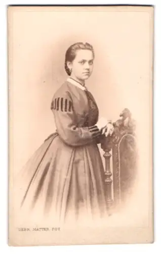 Fotografie Gebrüder Matter, Mannheim, Mathilde Karcher mit Zopffrisur