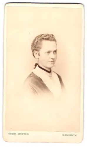 Fotografie Gebr. Matter, Mannheim, Mathilde Karcher im Porträt