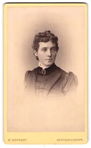 Fotografie W. Höffert, Hannover, Georgstrasse 14, Meta im Jahr 1885