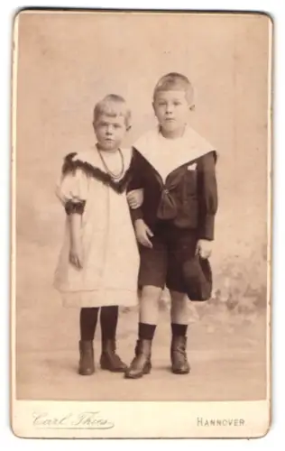 Fotografie Carl Thies, Hannover, Höltystrasse, Zwei Kinder in feiner Kleidung