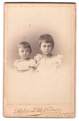 Fotografie J. B. Feilner, Hannover, Georgstrasse 25, Ilse und Irmgard Brandes im Mai 1897