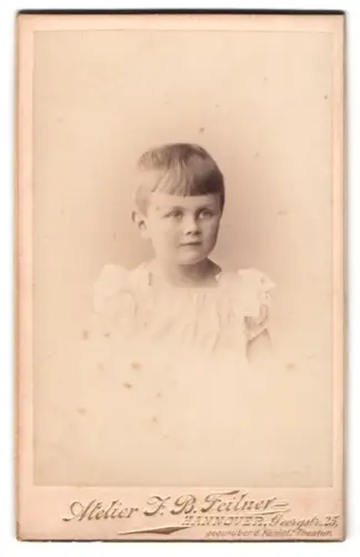 Fotografie J. B. Feilner, Hannover, Georgstrasse 25, Ilse Brandes im Mai 1897