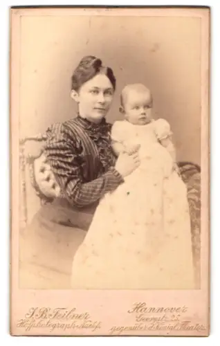 Fotografie Jean Baptiste Feilner, Hannover, Georgstrasse 25, Ilse Brandes also Kleinkind mit ihrer Mutter