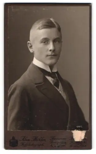 Fotografie Alex Möhlen, Hannover, Georgsplatz, Porträt eines jungen Mannes
