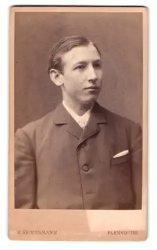 Fotografie H. Kriegsmann, Flensburg, Grosse Strasse 75, Theodor Lassen im Jahr 1885