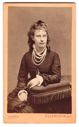 Fotografie Eulenstein, Leipzig, Tauchaer Strasse 29, Marie Schmidt mit Halskette
