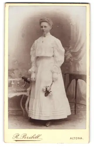 Fotografie R. Przibill, Altona, Reichenstrasse 18, Anna Janssen im Alter von 20 Jahren