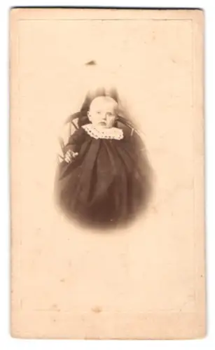 Fotografie unbekannter Fotograf und Ort, Luise Grieben als Kleinkind