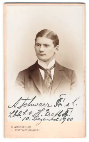 Fotografie H. Widensohler, Stuttgart, Königstr. 21, A. Schwarz in Anzug und Krawatte