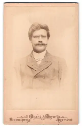 Fotografie Brand & Meyer, Braunschweig, Bankplatz 3, Chr. Holborn im Jahr 1892