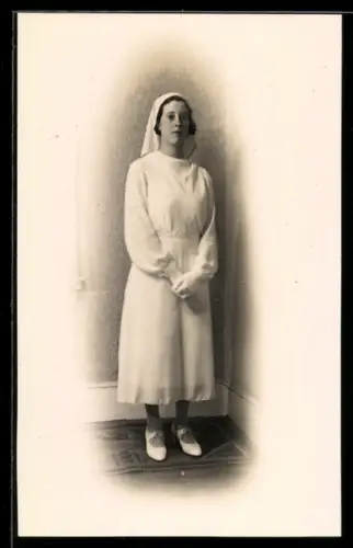 AK Portrait einer jungen Krankenschwester