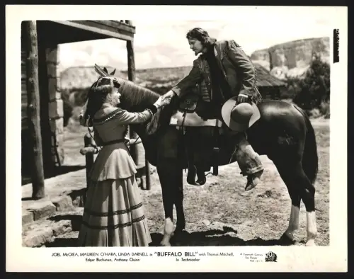 Fotografie Szene aus dem Film Buffalo Bill mit Joel McCrea, Maureen O`Hara, Linda Darnell, Grossformat 21 x 27cm