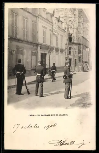 AK Paris, Belagerung Fort Chabrol, Un Barrage Rue de Chabrol