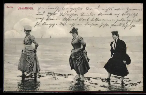 AK Strandleben, Damen mit gerafften Röcken im flachen Wasser