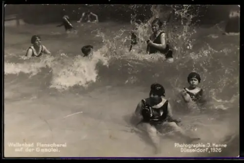 AK Düsseldorf, Gesolei 1926, Wellenbad, Gäste in Badeanzügen im Wasser