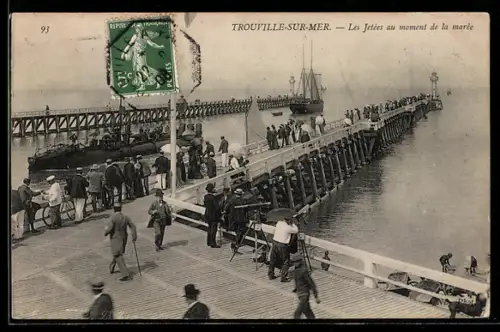 AK Trouville-sur-Mer, Les Jetées au moment de la marée