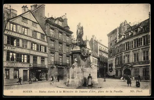 AK Rouen, Statue élevée à la Mémoire de Jeanne d`Arc, place de la Pucelle