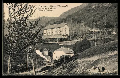 AK Vic-sur-Cère /Cantal, Source et le Grand Hôtel dOrléans