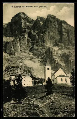 AK Abteital, Heiliges Kreuz im Abteital vor Bergmassiv
