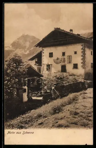 AK Schenna, Blick auf ein Haus mit Sonnenuhr