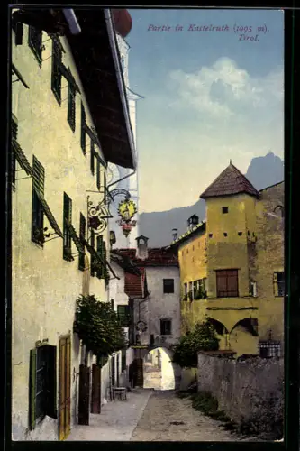 AK Kastelruth, Ortspartie in einer engen Gasse