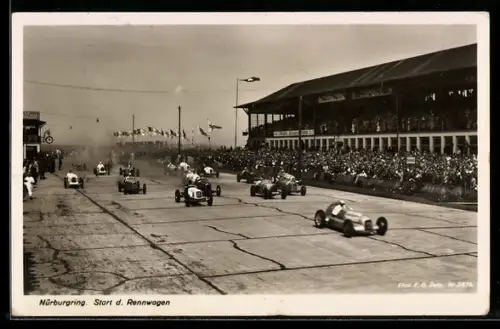 AK Nürburgring, Start der Rennwagen vor vollbesetzter Tribüne, Autorennen
